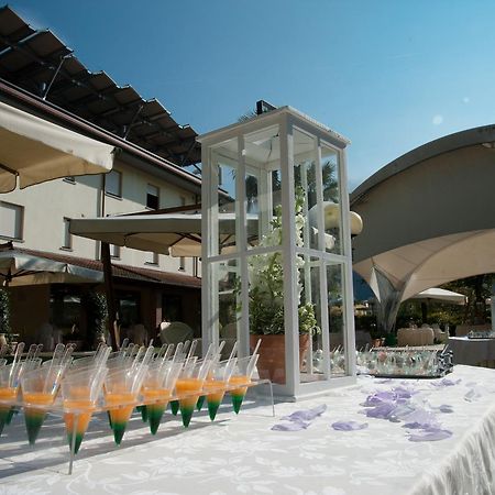 Hotel 2 Magnolie Piancogno Buitenkant foto