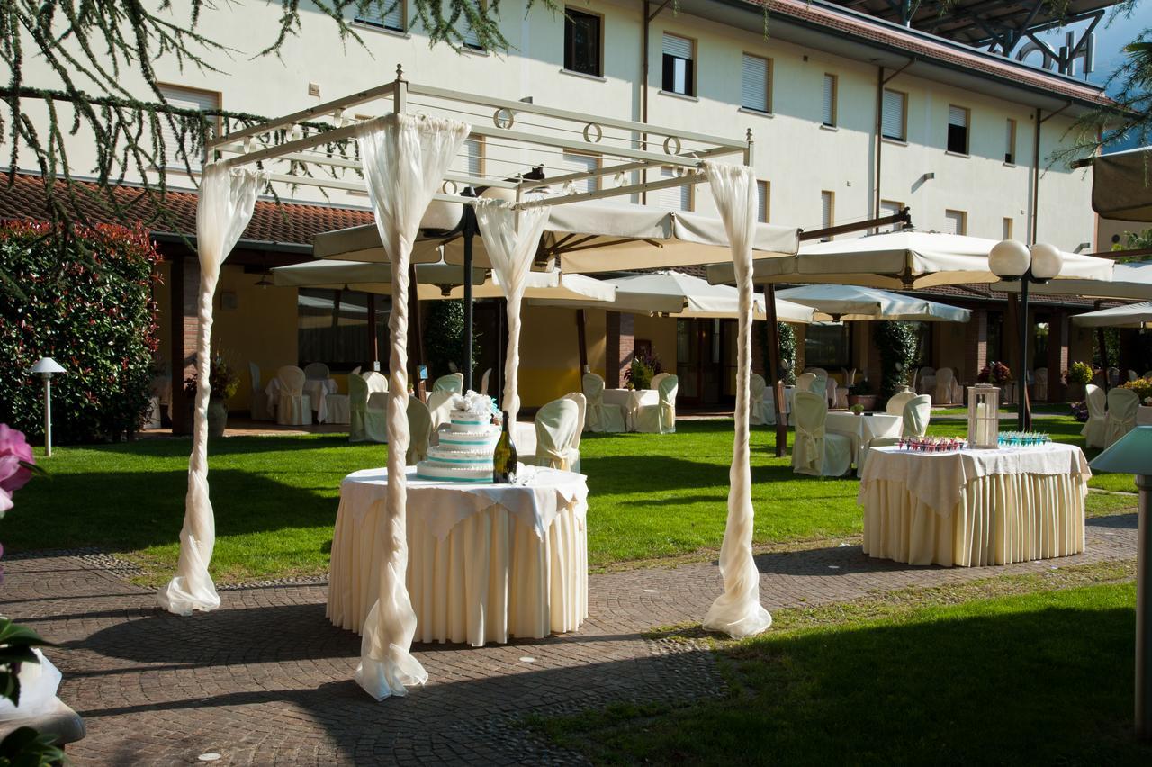 Hotel 2 Magnolie Piancogno Buitenkant foto